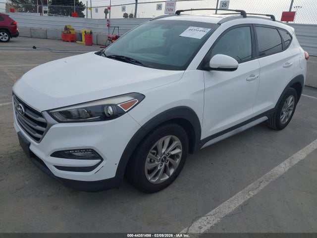 KM8J33A4XHU512606 Hyundai Tucson Se Plus