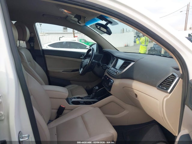KM8J33A4XHU512606 Hyundai Tucson Se Plus