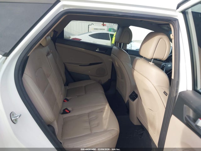 KM8J33A4XHU512606 Hyundai Tucson Se Plus
