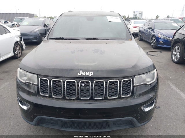 1C4RJEAG2HC696397 Jeep Grand Cherokee Laredo 4x2