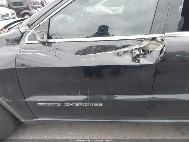 1C4RJEAG2HC696397 Jeep Grand Cherokee Laredo 4x2