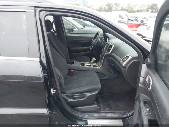 1C4RJEAG2HC696397 Jeep Grand Cherokee Laredo 4x2