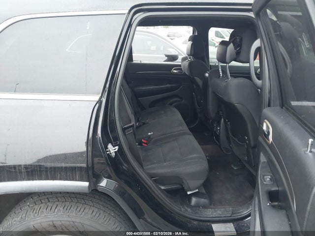 1C4RJEAG2HC696397 Jeep Grand Cherokee Laredo 4x2