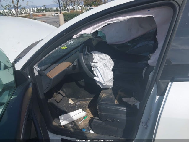 2023 TESLA MODEL Y 7SAYGAEEXPF742736 Photo 4