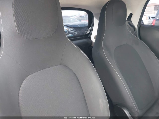 WMEFJ5DA4GK068941 Smart Fortwo Passion