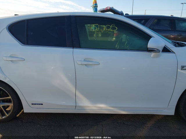 JTHKD5BH7E2196638 Lexus CT 200H