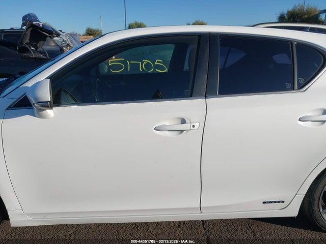 JTHKD5BH7E2196638 Lexus CT 200H