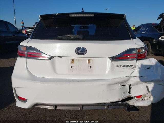 JTHKD5BH7E2196638 Lexus CT 200H