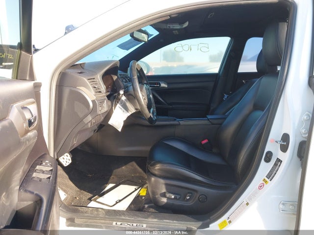 JTHKD5BH7E2196638 Lexus CT 200H