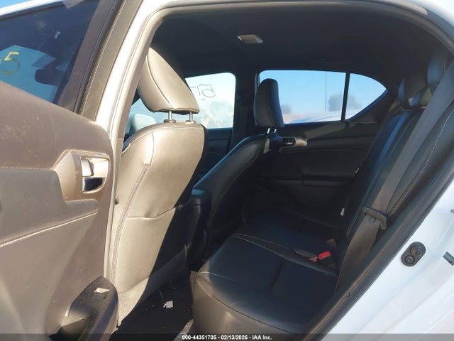 JTHKD5BH7E2196638 Lexus CT 200H