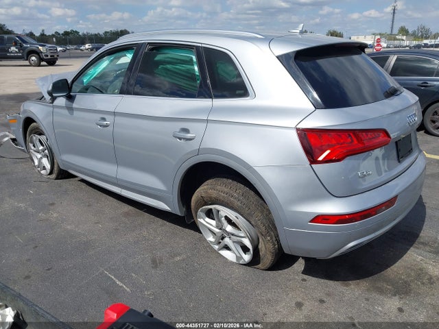 2019 AUDI Q5 WA1ANAFY2K2115385 Photo 2