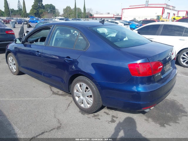 2014 VOLKSWAGEN JETTA 3VWD17AJ8EM415583 Photo 2