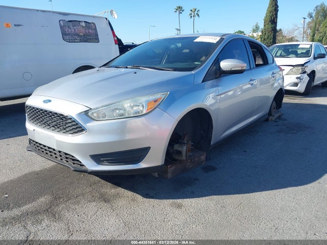 Ford FOCUS SE 2016 1FADP3K22GL268849 Image 2