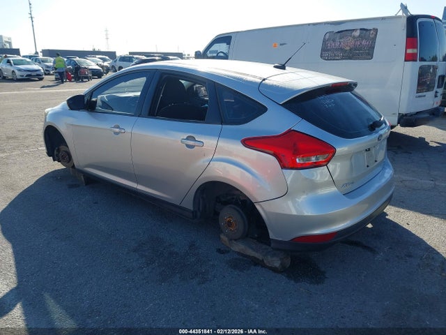 Ford FOCUS SE 2016 1FADP3K22GL268849 Image 3