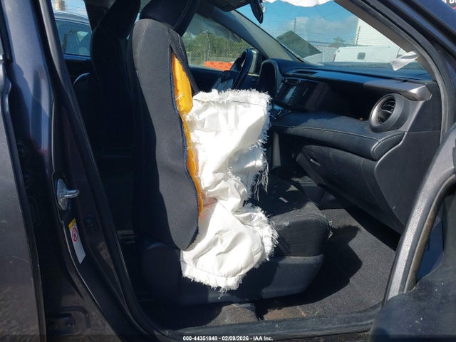 JTMWFREVXGJ072281 Toyota Rav4 Xle