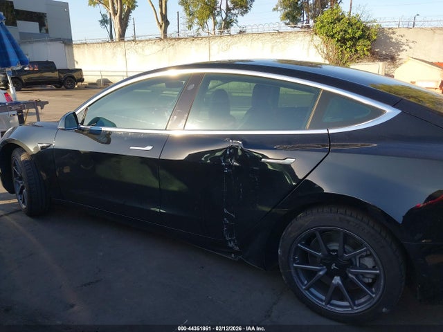 Tesla Model 3 Long Range/mid Range 2018 5YJ3E1EA5JF173442 Image 14