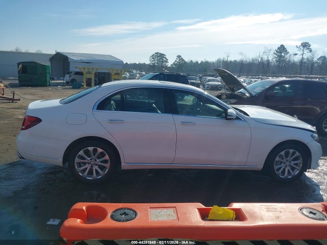 WDDZF4KB5HA132808 Mercedes-Benz E 300 4matic