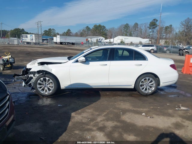 WDDZF4KB5HA132808 Mercedes-Benz E 300 4matic