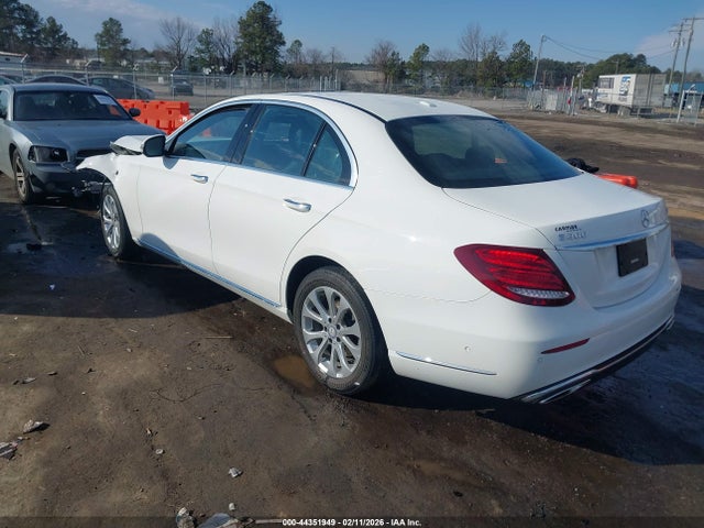 WDDZF4KB5HA132808 Mercedes-Benz E 300 4matic
