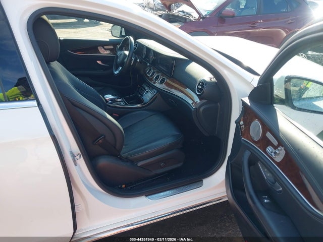 WDDZF4KB5HA132808 Mercedes-Benz E 300 4matic
