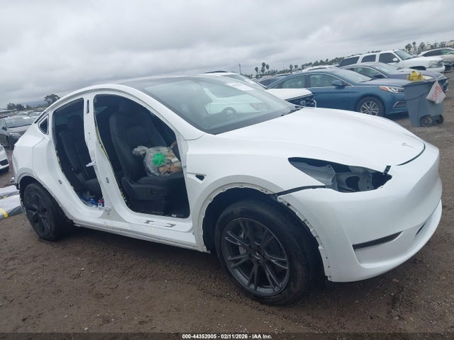 Auction sale of the 2024 Tesla Model Y, vin: 7SAYGDED2RF192217, lot number: 44352005