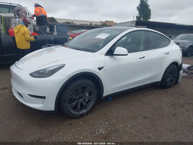 2024 TESLA MODEL Y 7SAYGDED2RF192217 Photo 1