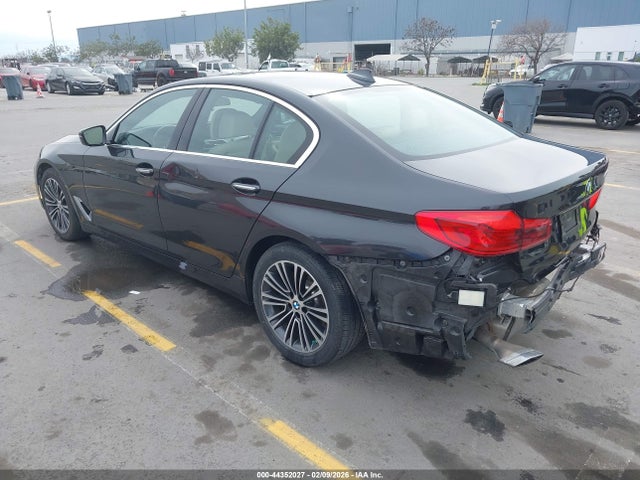 2017 BMW 540I WBAJE5C30HG915150 Photo 2