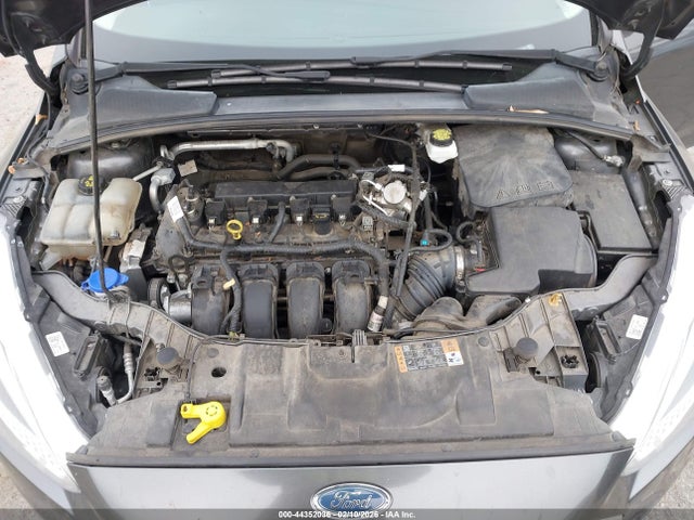 1FADP3K25JL251051 Ford FOCUS SE