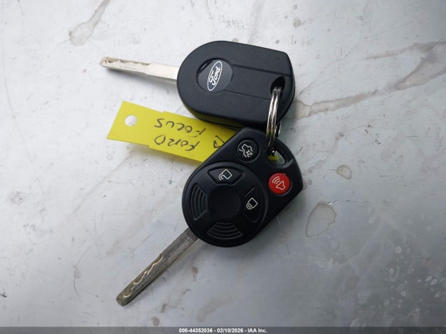 1FADP3K25JL251051 Ford FOCUS SE