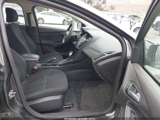 1FADP3K25JL251051 Ford FOCUS SE
