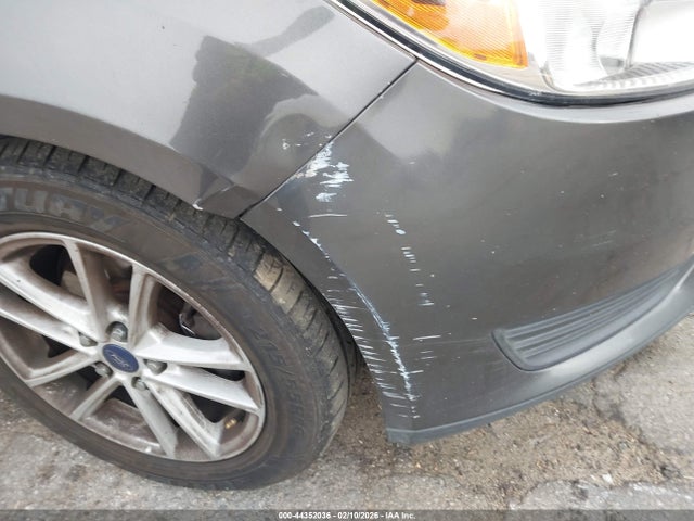 1FADP3K25JL251051 Ford FOCUS SE