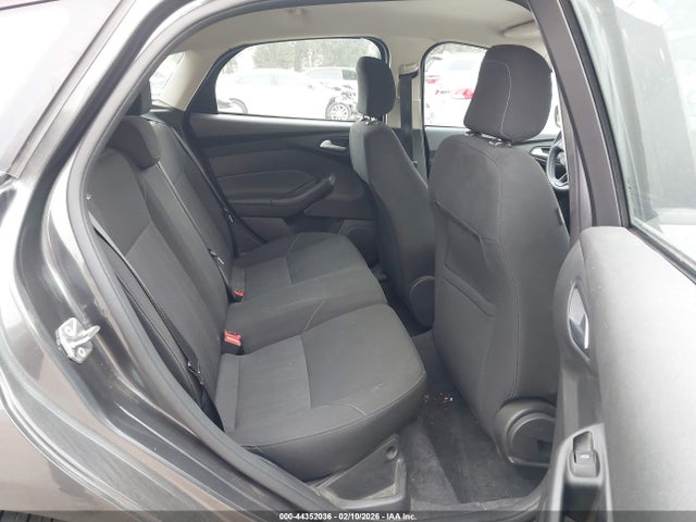 1FADP3K25JL251051 Ford FOCUS SE