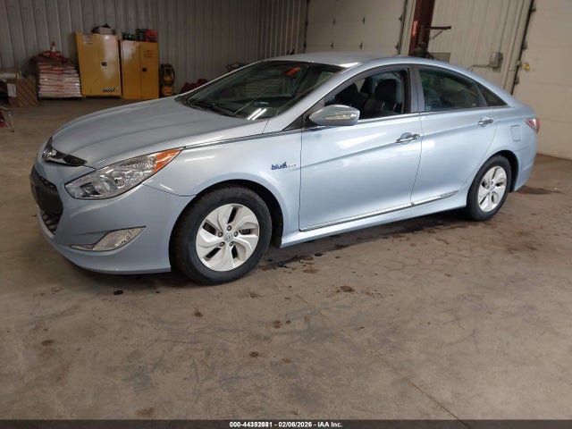 Hyundai SONATA HYBRID 2015 KMHEC4A44FA135292 Image 2
