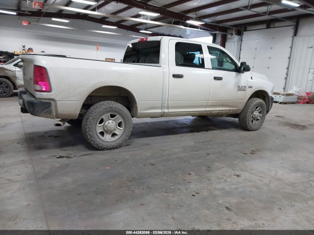 3C63R3CT7JG304828 RAM 3500 Tradesman 4x4 6&#039;4 Box