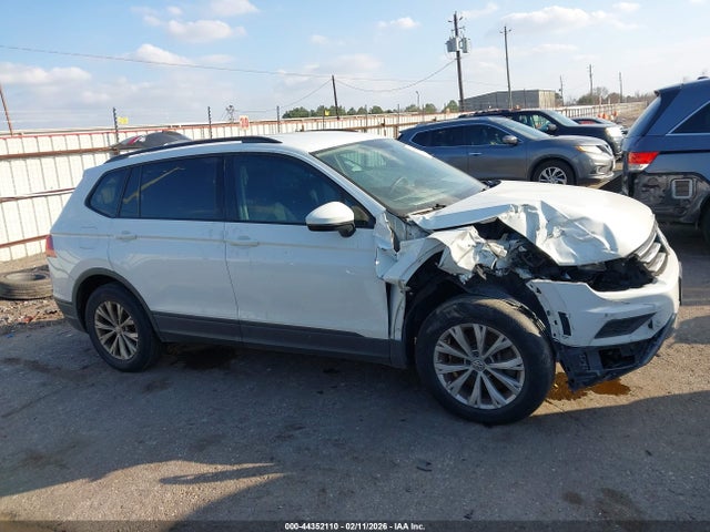 Продаж на аукціоні авто 2020 Volkswagen Tiguan 2.0t S, vin: 3VV1B7AX0LM015636, номер лоту: 44352110