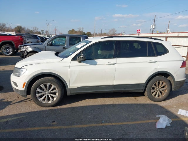 Продаж на аукціоні авто 2020 Volkswagen Tiguan 2.0t S, vin: 3VV1B7AX0LM015636, номер лоту: 44352110