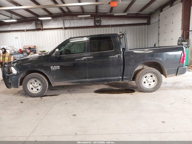 3C6RR7KG3KG619925 RAM 1500 Classic Tradesman 4x4 5&#039;7 Box