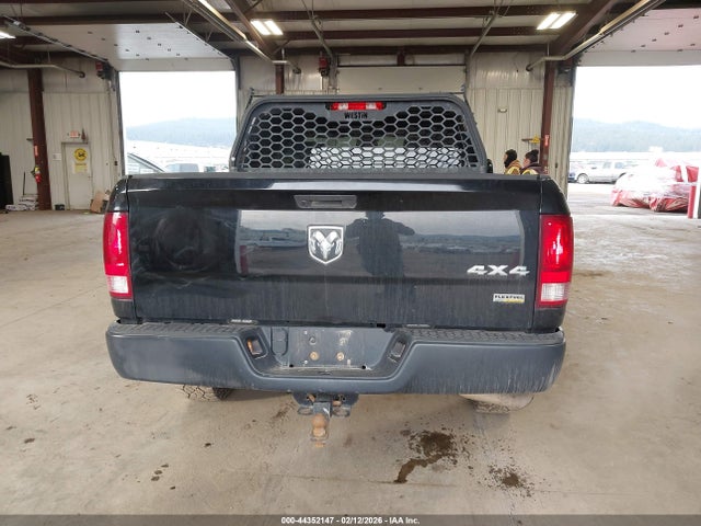 3C6RR7KG3KG619925 RAM 1500 Classic Tradesman 4x4 5&#039;7 Box