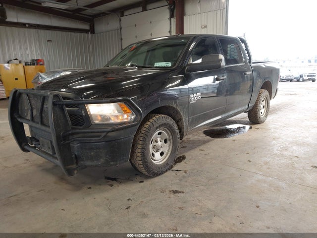 3C6RR7KG3KG619925 RAM 1500 Classic Tradesman 4x4 5&#039;7 Box