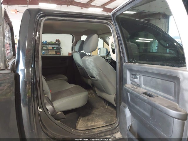3C6RR7KG3KG619925 RAM 1500 Classic Tradesman 4x4 5&#039;7 Box