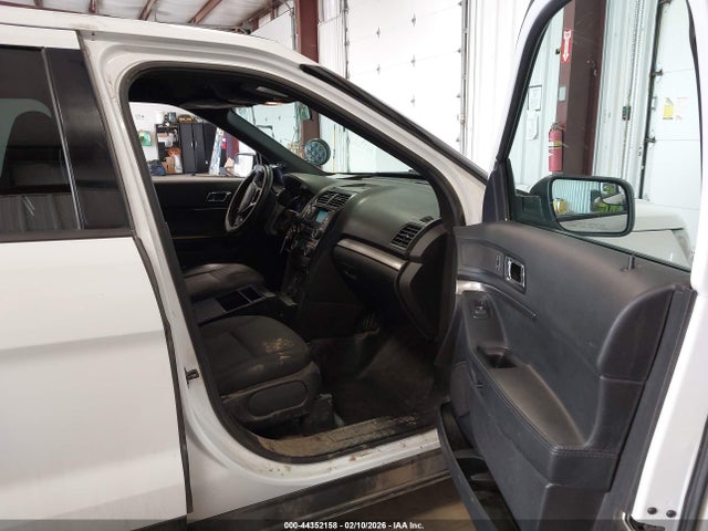 1FM5K8AR8HGD14957 Ford Utility Police Interceptor