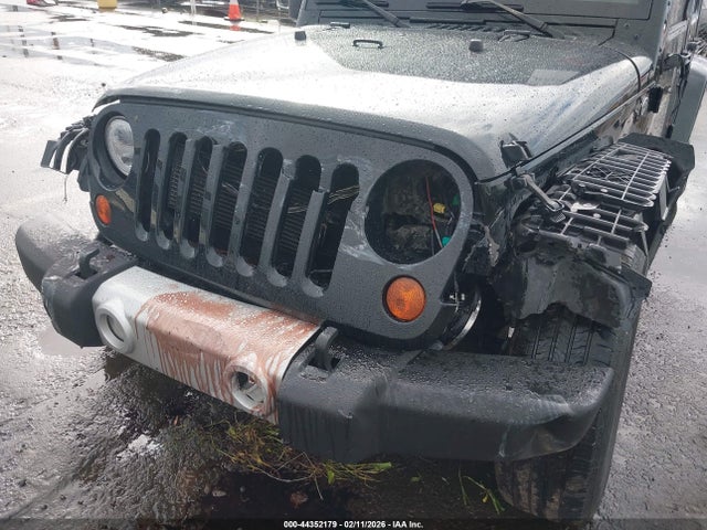 44352179 :رقم المزاد ، 1C4HJWEGXCL172452 vin ، 2012 Jeep Wrangler Unlimited Sahara مزاد بيع