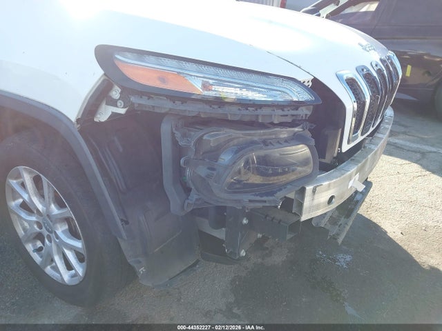 1C4PJLCB3HW653537 Jeep Cherokee Latitude Fwd