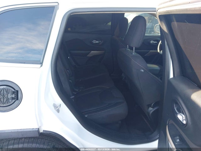 1C4PJLCB3HW653537 Jeep Cherokee Latitude Fwd