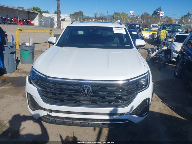 2024 Volkswagen Atlas Cross Sport 2.0t Sel R-line მანქანა იყიდება აუქციონზე, vin: 1V2AE2CA9RC235352, აუქციონის ნომერი: 44352248