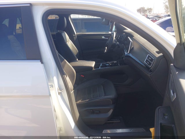 2024 Volkswagen Atlas Cross Sport 2.0t Sel R-line მანქანა იყიდება აუქციონზე, vin: 1V2AE2CA9RC235352, აუქციონის ნომერი: 44352248