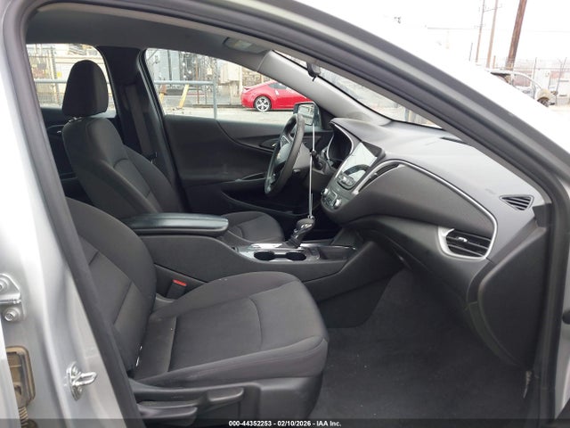 1G1ZD5ST5NF177088 Chevrolet Malibu Fwd Lt