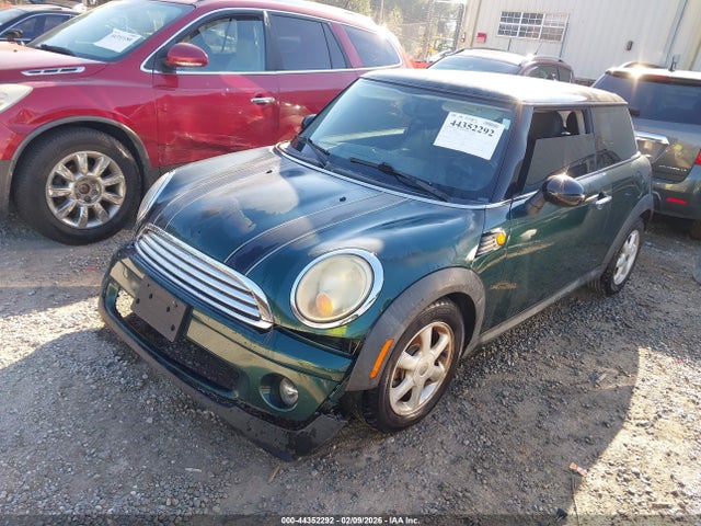 2010 MINI COOPER WMWMF3C52ATZ24316 Photo 1