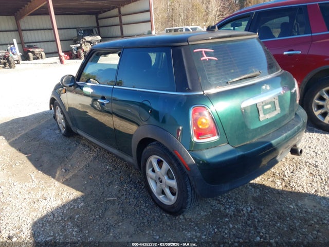 2010 MINI COOPER WMWMF3C52ATZ24316 Photo 2