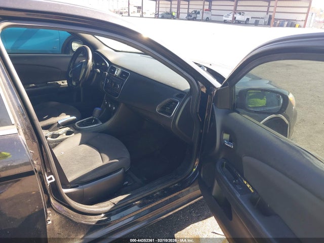 44352361 :رقم المزاد ، 1C3CCBBB0DN651608 vin ، 2013 Chrysler 200 Touring مزاد بيع